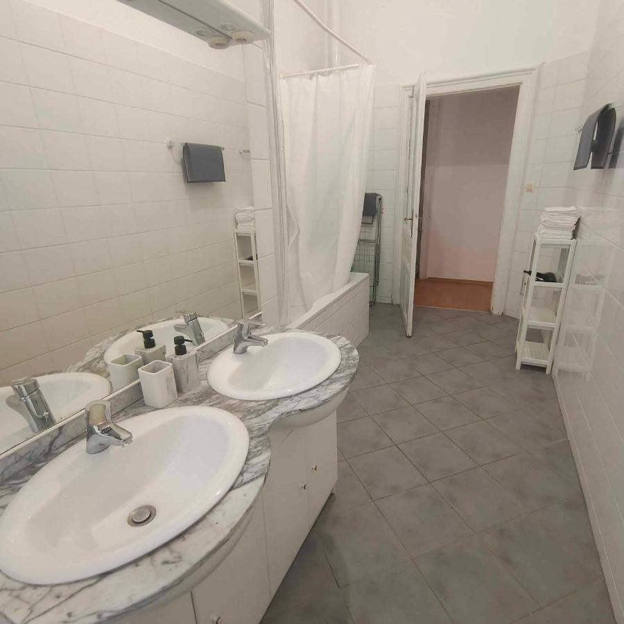 Large 4 Room Apartment In The Center Of Wien Exterior foto